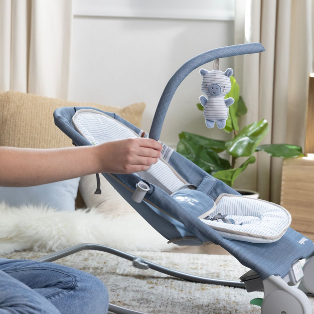 Leżaczek Ingenuity Parker-Chambray z technologią Happy Belly Niebieski (16853) (074451168541) - obraz 4