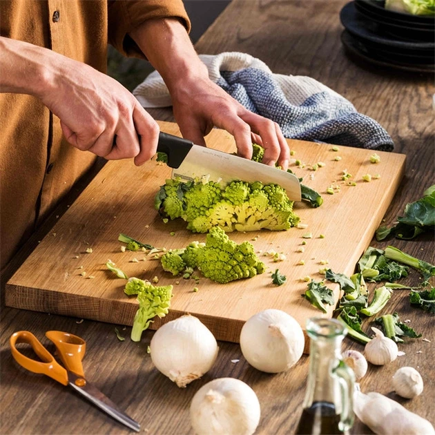 Nóż Santoku Fiskars Hard Edge 15 cm (6424002011040) - obraz 3