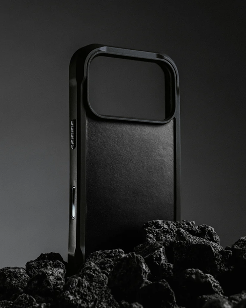 Кожаный чехол Nomad Rugged Horween Black для iPhone 17 Pro Max - Фото 3 Кожаный чехол Nomad Rugged Horween Black для iPhone 17 Pro Max - изображение 3