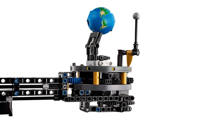 Конструктор Lego Planet Earth and Moon in Orbit Technic 42179 - Фото 7 Конструктор Lego Planet Earth and Moon in Orbit Technic 42179 - изображение 7