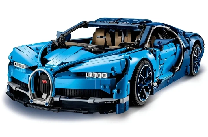 Конструктор Technic Bugatti Chiron (42083), 3599 деталей - изображение 2
