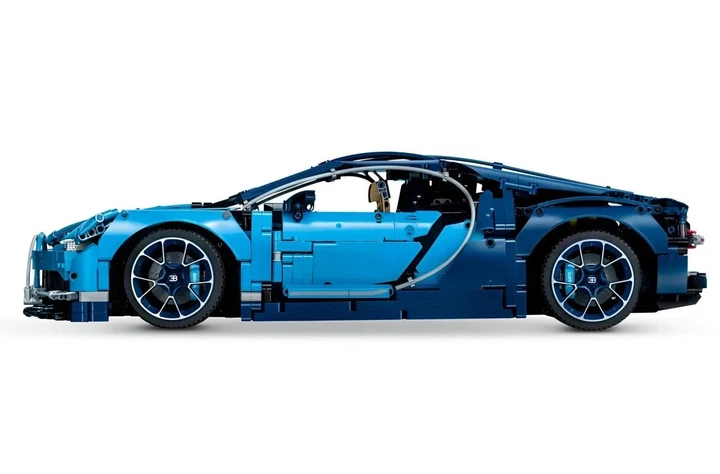 Конструктор Technic Bugatti Chiron (42083), 3599 деталей - изображение 3