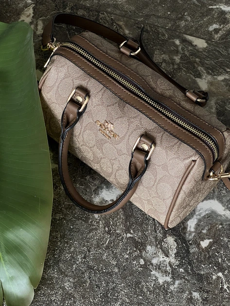 Сумка жіноча Mini Rowan Crossbody In Signature бежеве барило - зображення 4