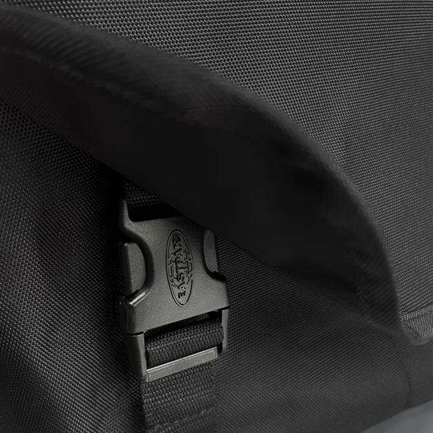 Сумка через плечо EastPak Delegate 008 Black 20L в чёрном цвете. - Фото 7 Сумка через плечо EastPak Delegate 008 Black 20L в чёрном цвете. - изображение 7