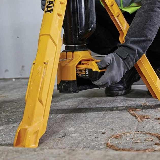 Ліхтар світлодіодний акумуляторний DeWALT, 18В XR Li-Ion, світловий потік 1000/3000 лм, вага 7.4 кг (DCL079) - Фото 8 Ліхтар світлодіодний акумуляторний DeWALT, 18В XR Li-Ion, світловий потік 1000/3000 лм, вага 7.4 кг (DCL079) - изображение 8