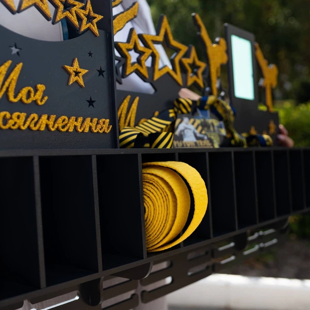 Медальниця з тхеквондо 95х55 см з полицею для поясів з фоторамкою 10х15 см Еко Стиль на замовлення (МЕД-К053) - изображение 2
