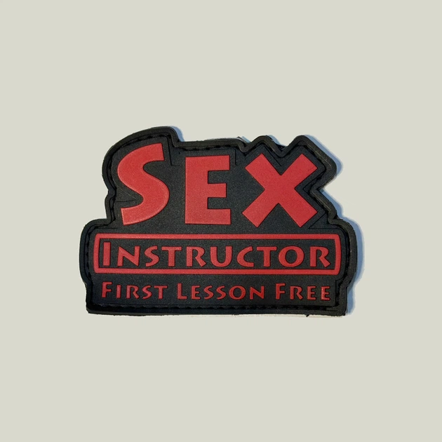 Шеврон "Sex instructor" (ПВХ) на липучке (черный) - Фото 1 Шеврон "Sex instructor" (ПВХ) на липучке (черный) - изображение 1