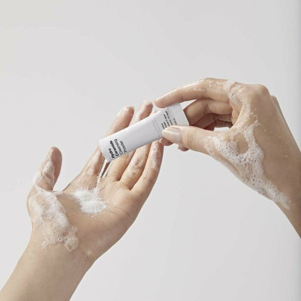 Энзимная пудра Biodance Hydro Ceramide Cleansing Powder для очищения кожи лица 1 шт - Фото 3 Энзимная пудра Biodance Hydro Ceramide Cleansing Powder для очищения кожи лица 1 шт - изображение 3