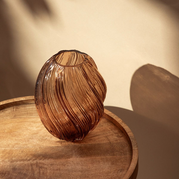 Ваза Homla SWIRL скляна закручена бежева 17 x 21 см (5906496750199) - зображення 5