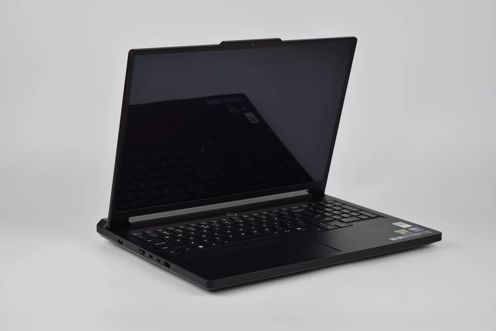Игровой ноутбук Lenovo Legion Pro 7 16IAX10H U9-275HX / 32GB / 1TB+1TB / RTX 5080 / 16" WQXGA (2560x1600) OLED 240Hz / Win11 - RGB - изображение 6