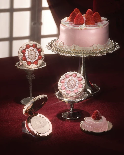 Прессованная пудра от Flower Knows из коллекции Strawberry Cupid