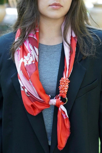 Шовкова хустка My Scarf "Серце красуні" прикрашена коралом - Фото 2 Шовкова хустка My Scarf "Серце красуні" прикрашена коралом - изображение 2