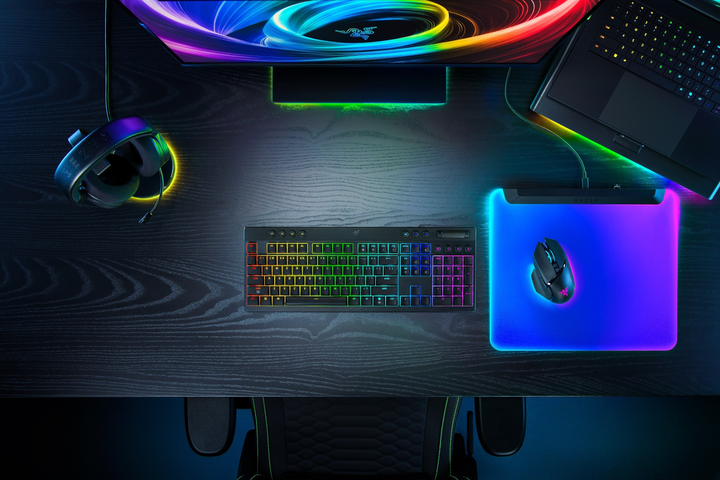 Klawiatura bezprzewodowa Razer BlackWidow V4 Low-Profile HyperSpeed Green Switch Wireless/Bluetooth/USB Black (RZ03-05270100-R3M1) - obraz 10