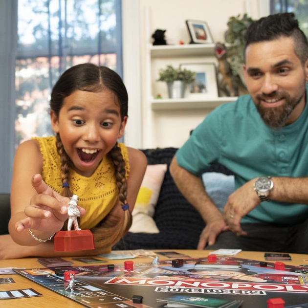 Настільна гра Hasbro Monopoly For Sore Losers (версія фінська) (5010993717224) - зображення 3