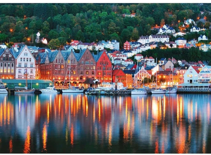 Puzzle Ravensburger Bergen Norwegia 1000 elementów 12000669 (4005555006695) - obraz 2