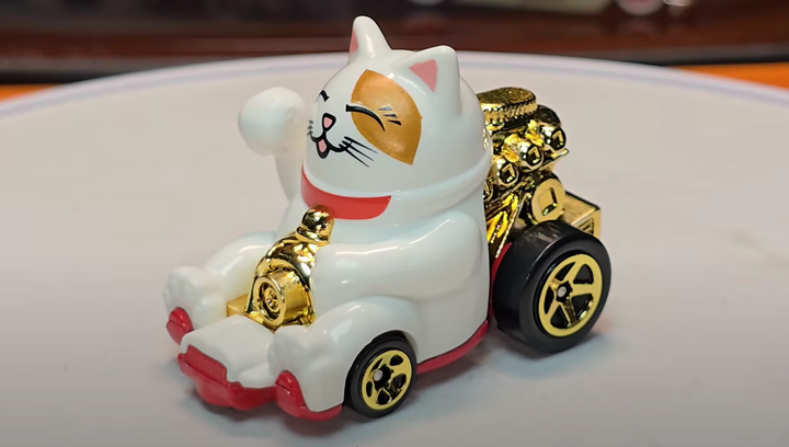 Машинка Базова Hot Wheels Feline Lucky Maneki-Neko 9.29