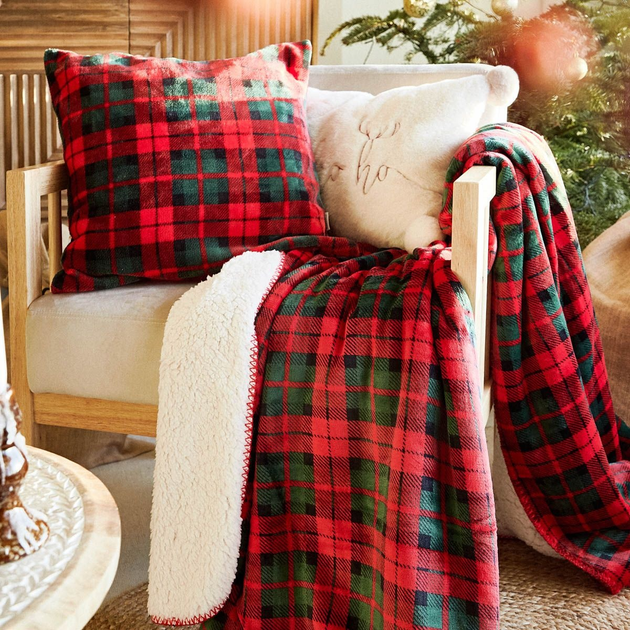 Koc Homla Traditional Christmas Tartan w kratę z szerpą czerwono-zielony 150 x 200 cm (5902869937822) - obraz 4