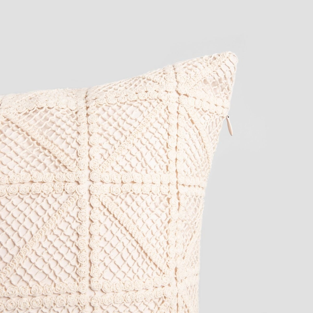 Poszewka Homla Crochet ecru z szydełkowym wzorem Beżowa 45 x 45 cm (5906496734243) - obraz 3