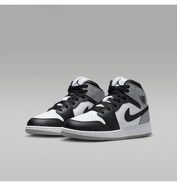 Кросівки дитячі Jordan 1 Mid Bg Black/White 37.5 Чорний DQ8423-101 - Фото 5 Кросівки дитячі Jordan 1 Mid Bg Black/White 37.5 Чорний DQ8423-101 - зображення 5