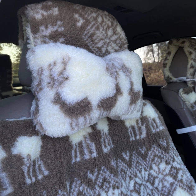 Автомобильная подушка на подголовник Runa из эко-меха в салон автомобиля олени 1 шт (515-1-P) - изображение 6