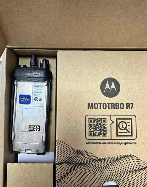 Рація портативна Motorola R7 vhf FKP 5W 2450 мАг АЕС 256 - Фото 6 Рація портативна Motorola R7 vhf FKP 5W 2450 мАг АЕС 256 - зображення 6
