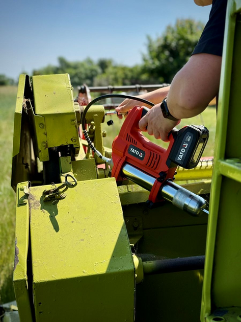 Smarownica YATO 600 cm³, akumulator. 18V, 62 MPa z giętkim aplikatorem - 76 cm (bez akumulatora) (YT-07021) - obraz 7