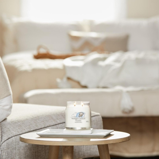 Świeca zapachowa Yankee Candle Soft Blanket 368 g (5038581125084) - obraz 4