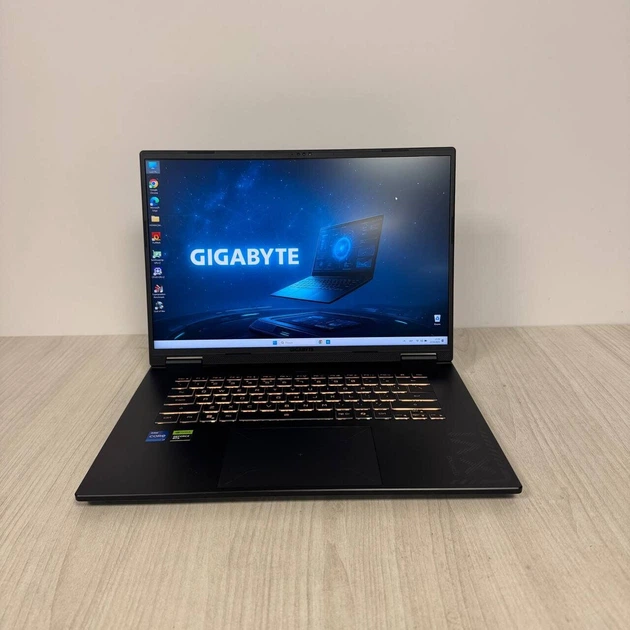 Ігровий ноутбук Gigabyte Gaming A16 CVH / 16" (2560x1600) IPS / Intel Core i7-13620H (10 (16) ядер по 2,4 - 4,9 ГГц) / 32 ГБ DDR5 / 1000 ГБ SSD NVMe / nVidia GeForce RTX 5060, 8 ГБ GDDR7, 128-біт / Веб-камера б/в - Фото 2 Ігровий ноутбук Gigabyte Gaming A16 CVH / 16" (2560x1600) IPS / Intel Core i7-13620H (10 (16) ядер по 2,4 - 4,9 ГГц) / 32 ГБ DDR5 / 1000 ГБ SSD NVMe / nVidia GeForce RTX 5060, 8 ГБ GDDR7, 128-біт / Веб-камера б/в - зображення 2