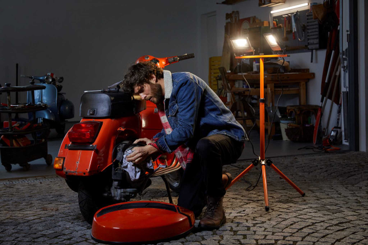 Reflektor budowlany LEDVANCE 100 W - obraz 3