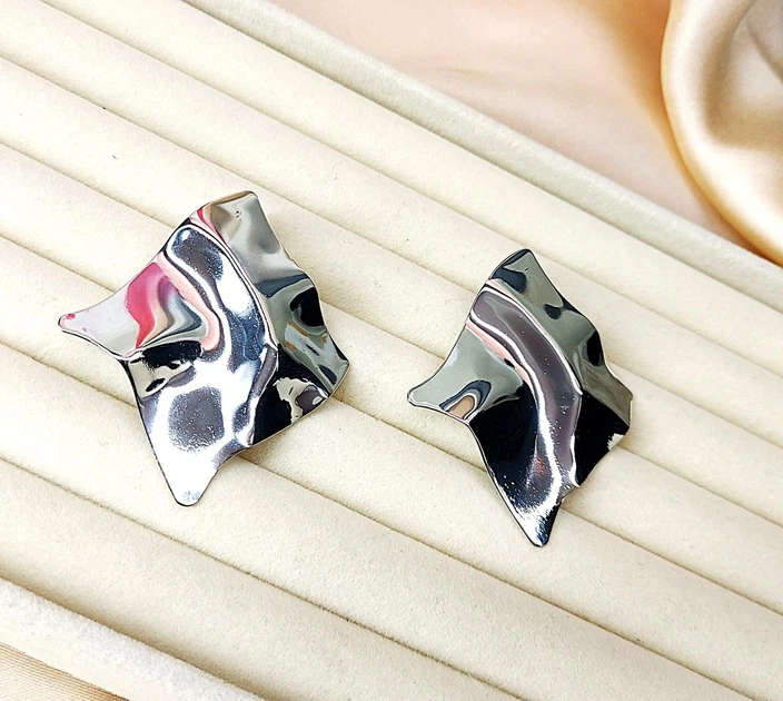 Сережки біжутерія Полотно металеве Fashion Jewelry Сріблястого кольору - Фото 4 Сережки біжутерія Полотно металеве Fashion Jewelry Сріблястого кольору - зображення 4