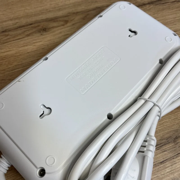 Удлинитель с 6 розетками 3 USB-A 1 USB-C портами 2500W 3 метровый - изображение 6