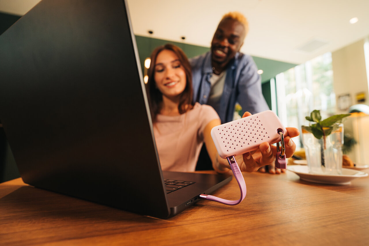 SSD диск Verbatim Pocket SSD 2ТВ USB 3.2 Gen 2 Type-C Purple (23942323235) - зображення 4