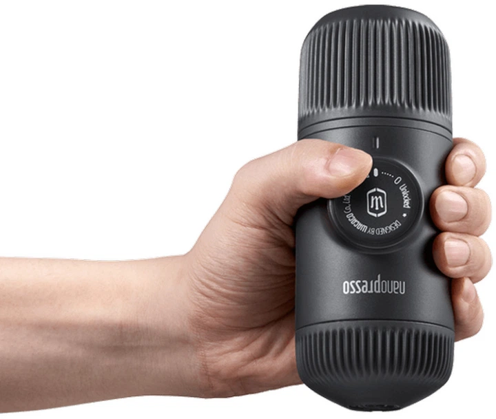 Портативная эспрессо-кофеварка Wacaco Nanopresso с чехлом Серая (WNANOGRcase) - Фото 2 Портативная эспрессо-кофеварка Wacaco Nanopresso с чехлом Серая (WNANOGRcase) - изображение 2