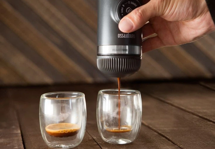 Портативная эспрессо-кофеварка Wacaco Nanopresso с чехлом Серая (WNANOGRcase) - Фото 11 Портативная эспрессо-кофеварка Wacaco Nanopresso с чехлом Серая (WNANOGRcase) - изображение 11