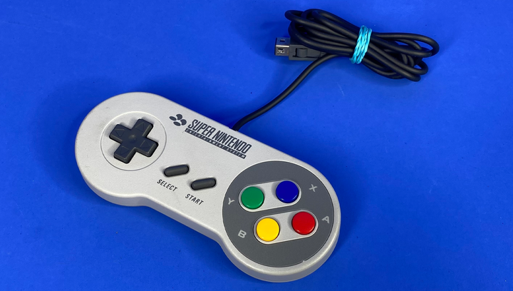 Набор Консоль Nintendo SNES Classic Mini CLV-301 Europe Light Grey + 21 Встроенная Игра Б/У + Геймпад Проводной - изображение 6