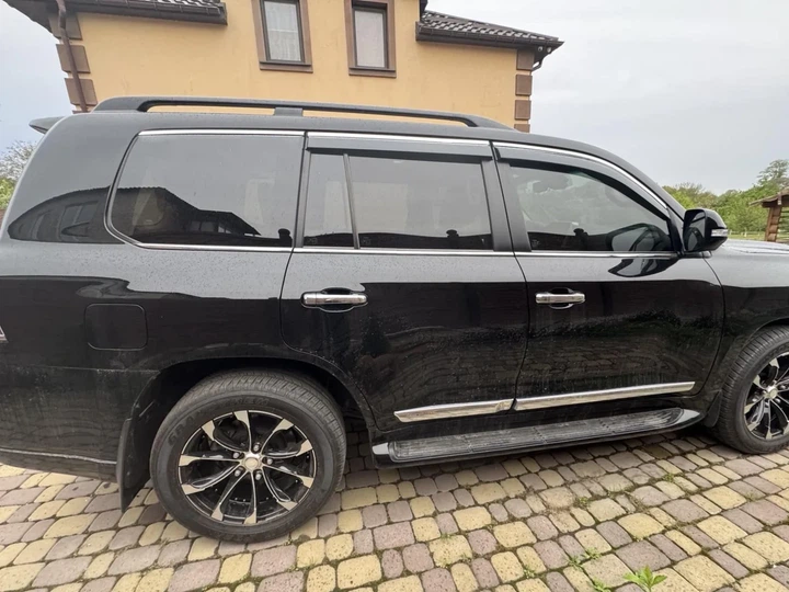 Ветровики для Toyota Land Cruiser 200 2007-2021 (4 шт), Дефлекторы окон Toyota Land Cruiser 200 - Фото 7 Ветровики для Toyota Land Cruiser 200 2007-2021 (4 шт), Дефлекторы окон Toyota Land Cruiser 200 - изображение 7