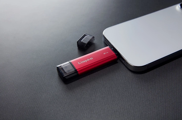 SSD диск Kingston Dual Portable SSD 1TB USB 3.2 Gen 2 Red (SPSD