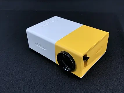 Мультимедійний портативний проектор UKC YG-300 з динаміком Білий/Жовтий - изображение 9