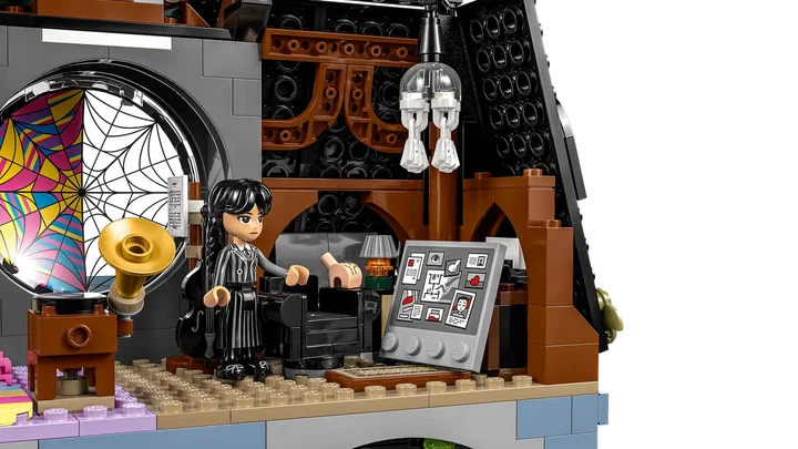 Конструктор LEGO Wednesday: Кімната Wednesday та Enid 750 елементів (76781) (955555914164205) - Уцінка - зображення 12