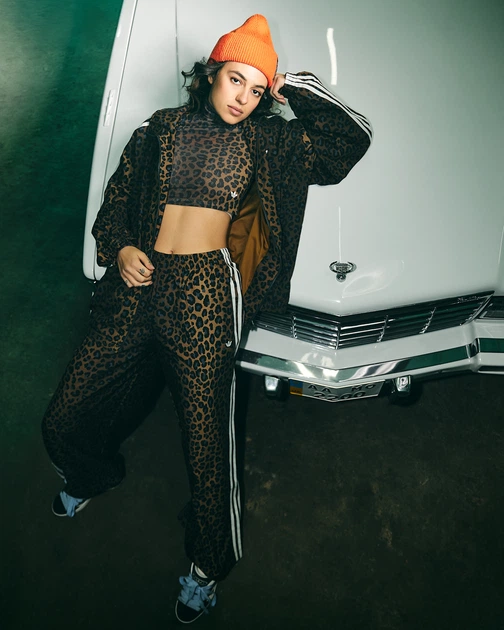 Спортивна вітровка жіноча Adidas Originals Leopard Firebird