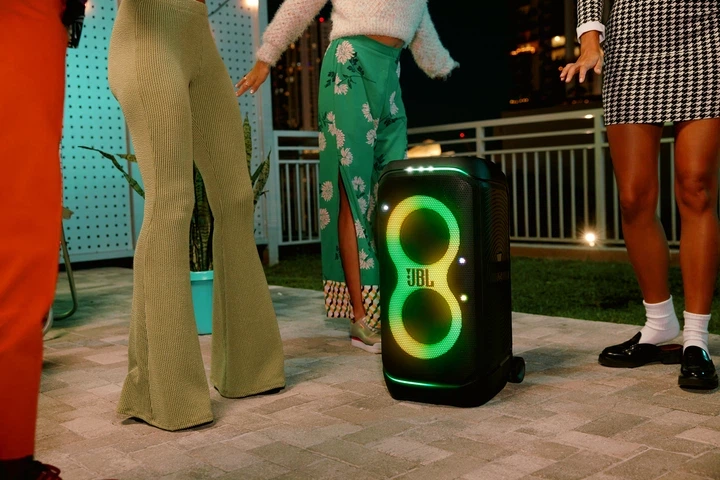 Портативна колонка JBL PartyBox Stage 320 240W RGB Black (JBLPBSTAGE320EP) - Фото 2 Портативна колонка JBL PartyBox Stage 320 240W RGB Black (JBLPBSTAGE320EP) - зображення 2