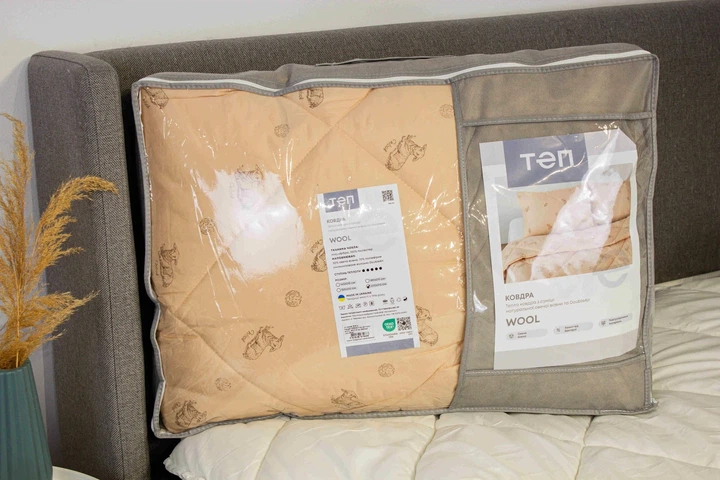 Ковдра для сну півтораспальна 140×210 см ТМ ТЕП Dream Wool зимова, овеча шерсть, мікрофібра, 350 г/м² (1-02556_00000) - Фото 7 Ковдра для сну півтораспальна 140×210 см ТМ ТЕП Dream Wool зимова, овеча шерсть, мікрофібра, 350 г/м² (1-02556_00000) - зображення 7