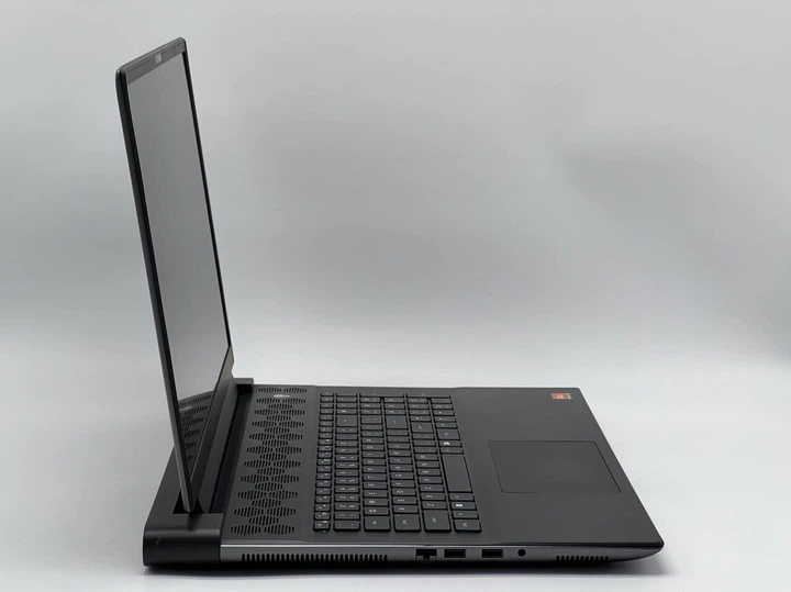 Игровой ноутбук Б-класс Dell Alienware m18 R1 AMD / 18" (1920x1200) IPS / AMD Ryzen 9 7845HX (12 (24) ядер по 3.0 - 5.2 GHz) / 32 GB DDR5 / 960 GB SSD / nVidia GeForce RTX 4070, 8 GB GDDR6, 128-bit / WebCam б/у - изображение 2