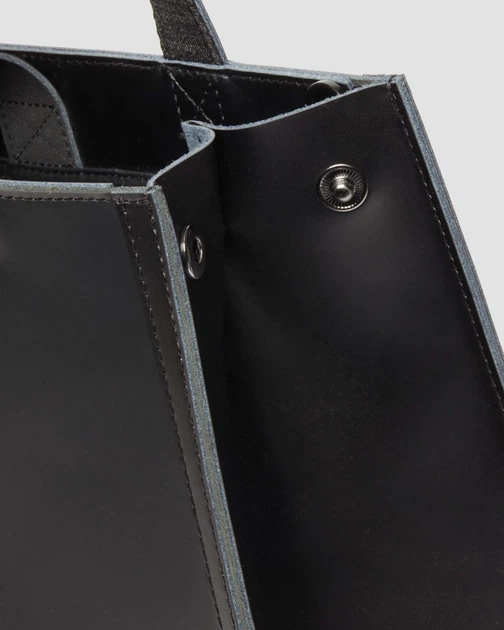 Шкіряний шопер Dr.Martens Love My Docs Leather Tote Bag Black AD093001 — тоут DNA-колекції з кишенею для ноутбука - Фото 8 Шкіряний шопер Dr.Martens Love My Docs Leather Tote Bag Black AD093001 — тоут DNA-колекції з кишенею для ноутбука - зображення 8