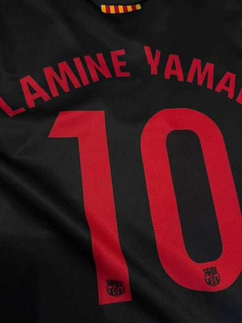 Детская футбольная форма Barcelona 24/25 Lamine Yamal №10 чёрная (длинный рукав + шорты), размер 26 ( рост 135–145 см.) - Фото 3 Детская футбольная форма Barcelona 24/25 Lamine Yamal №10 чёрная (длинный рукав + шорты), размер 26 ( рост 135–145 см.) - изображение 3
