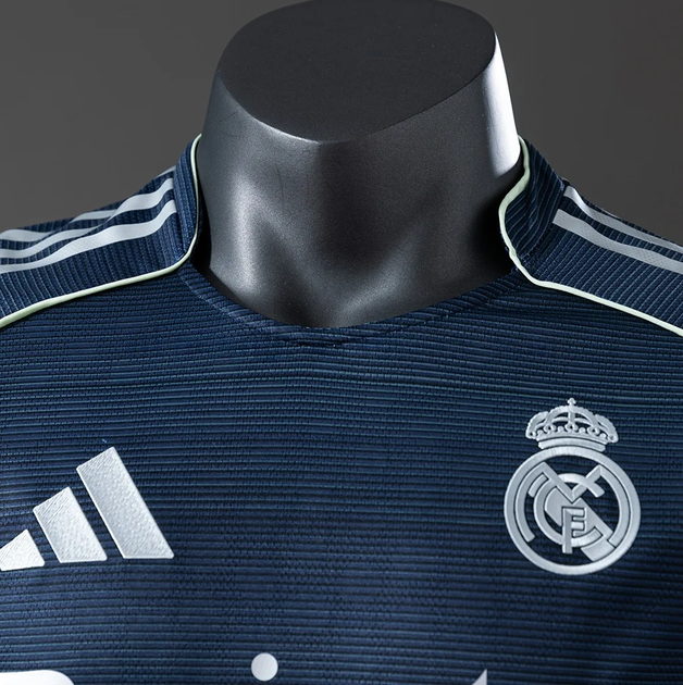 Футбольная футболка Real Madrid 2025/26 (выездная) р. S (рост 160-170) - Фото 2 Футбольная футболка Real Madrid 2025/26 (выездная) р. S (рост 160-170) - изображение 2