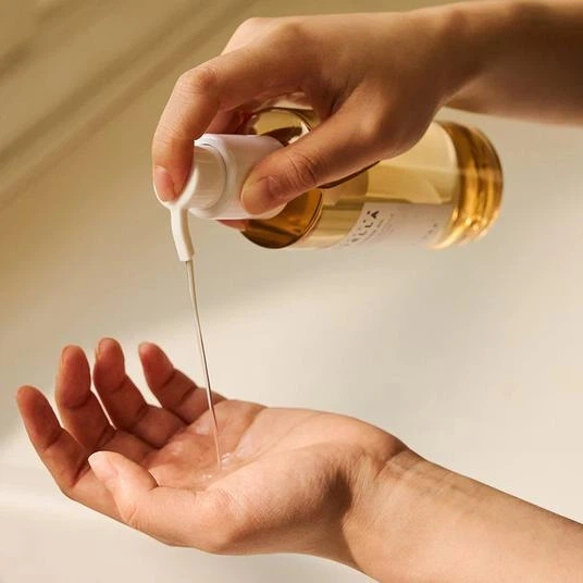 Гідрофільна олія з екстрактом центели Skin1004 Madagascar Centella Light Cleansing Oil, 200 мл - Фото 2 Гідрофільна олія з екстрактом центели Skin1004 Madagascar Centella Light Cleansing Oil, 200 мл - зображення 2