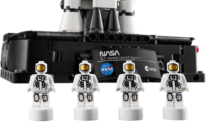 Zestaw klocków LEGO Technic Rakieta SLS NASA Artemis 632 elementy (42221) - obraz 2
