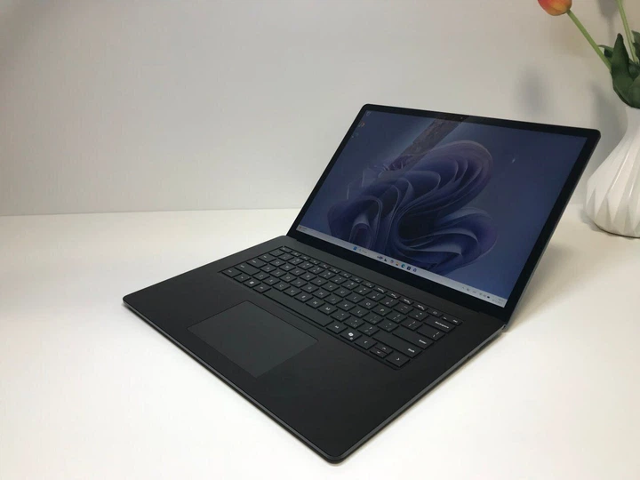 Ультрабук Microsoft Surface Laptop 6 / 15" (2496x1664) IPS Touch / Intel Core Ultra 7 165H (16 (22) ядер по 3.8 - 5.0 GHz) / 16 GB DDR5 / 512 GB SSD / Intel Arc Graphics / WebCam б/у - Фото 3 Ультрабук Microsoft Surface Laptop 6 / 15" (2496x1664) IPS Touch / Intel Core Ultra 7 165H (16 (22) ядер по 3.8 - 5.0 GHz) / 16 GB DDR5 / 512 GB SSD / Intel Arc Graphics / WebCam б/у - изображение 3