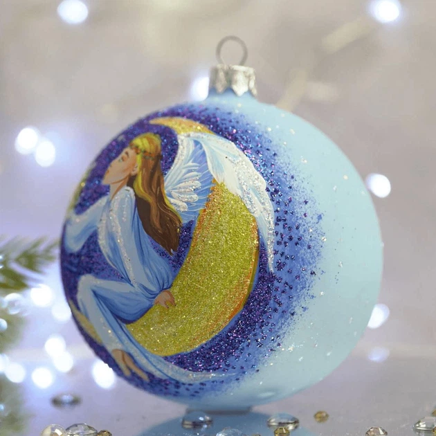 Ялинкова іграшка новорічна куля Santa Shop Янгол на місяці Блакитний 10 см (4820001106756) - Фото 3 Ялинкова іграшка новорічна куля Santa Shop Янгол на місяці Блакитний 10 см (4820001106756) - зображення 3